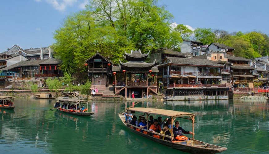 Phượng Hoàng Cổ Trấn: Hành Trình Trở Về Quá Khứ