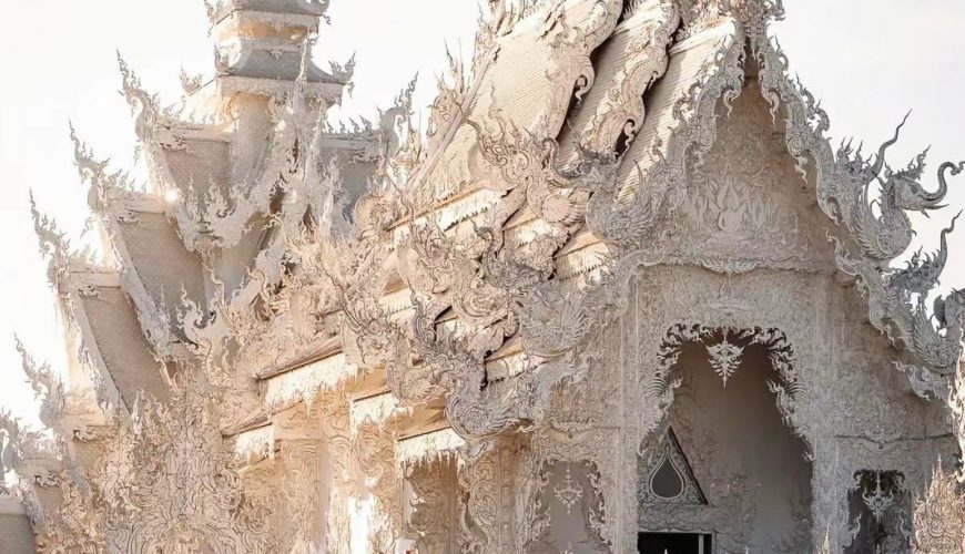 Khám phá Wat Rong Khun ngôi chùa trắng độc nhất vô nhị ở Thái Lan