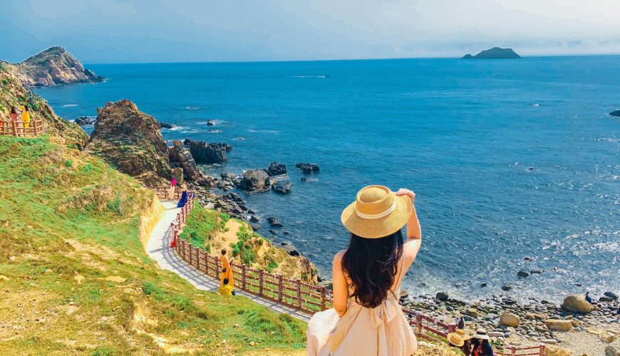 Mùa Hè Bùng Nổ: Khám Phá Những Thiên Đường Du Lịch Việt Nam!