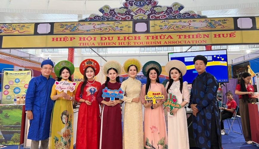 Du thuyền sông Hương: Nên trải nghiệm buổi tối hay ban ngày để có chuyến đi trọn vẹn?