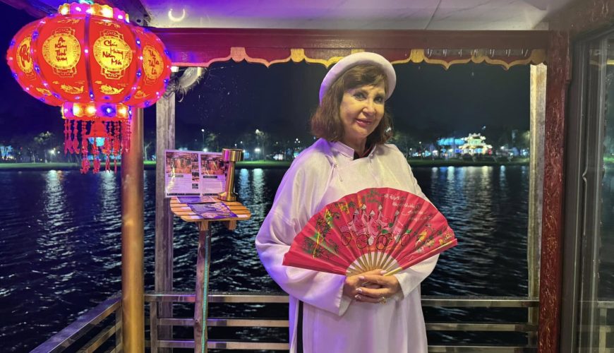 Bí kíp check-in áo dài cung đình trên thuyền Rồng – Góc nào cũng có ảnh đẹp!