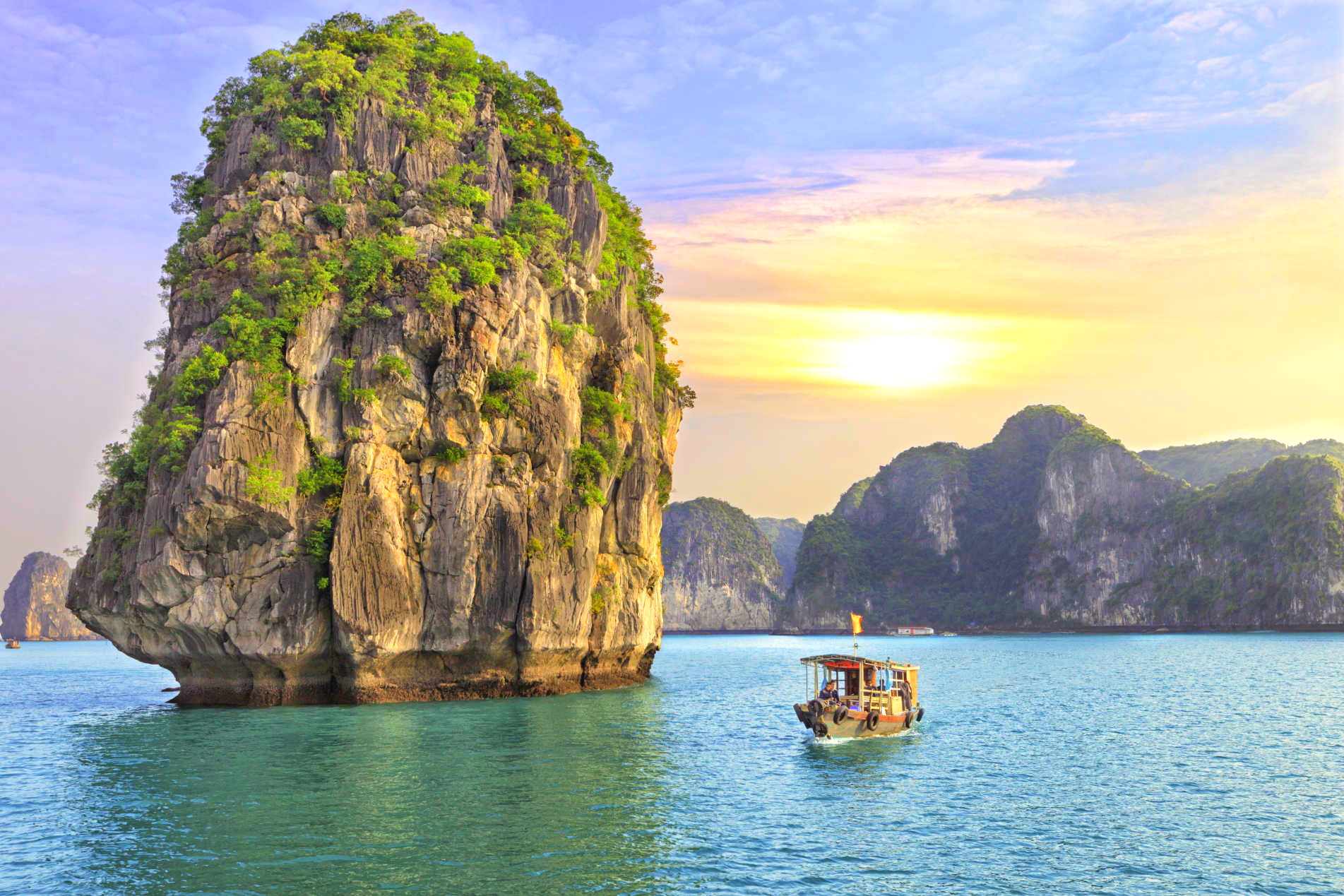 Khám phá Việt Nam theo cách an toàn nhất