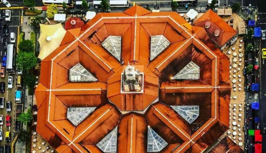 Toàn cảnh Lau Pa Sat nhìn từ trên cao với hình dáng bát giác đặc trưng.