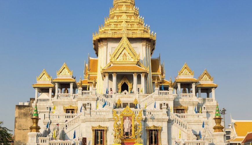 Bức tượng Phật Vàng khổng lồ bên trong chùa Wat Traimit, Bangkok, Thái Lan.