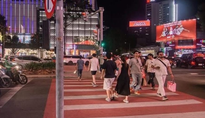 TP. Hồ Chí Minh lắp đặt đèn tín hiệu vỉa hè như Châu Âu