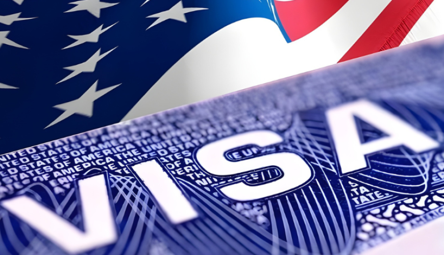 4 ĐIỀU NÊN TRÁNH KHI XẾP HÀNG PHỎNG VẤN VISA MỸ – NHIỀU NGƯỜI VẪN CHỦ QUAN